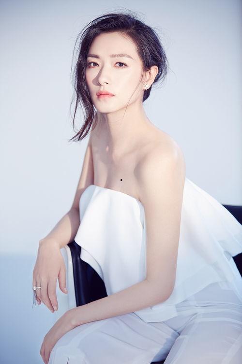 万茜行李爆料视频播放,揭秘明星出行必备清单  第2张